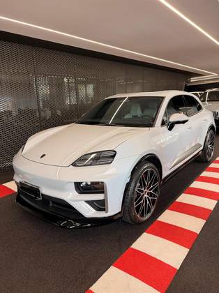 PORSCHE MACAN TURBO ELÉTRICO PORSCHE MACAN TURBO ELÉTRICO